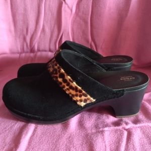 Crocs Sarah black suede mules women shoes